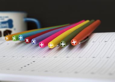 agenda et crayons