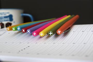 agenda et crayons